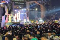 1767200740872-suasana-kegiatan-berdoa-bersama-untuk-para-korban-bencana-sumatera-saat-perayaan-malam-tahun-baru-di-bundaran-hi-1767198772674_169