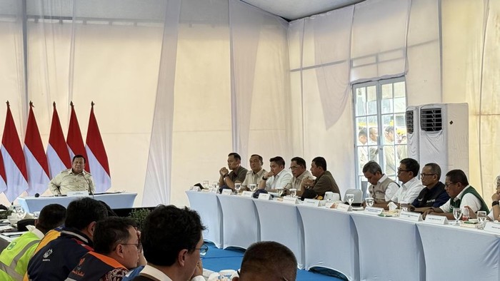 1767287129820-rapat-koordinasi-bencana-di-aceh-tamiang-evadetikcom-1767283226880_169