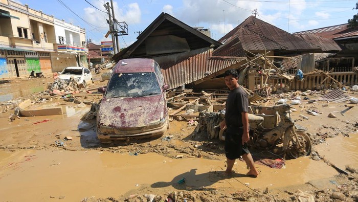 1767287136672-desember-2025-banjir-bandang-dan-longsor-terjang-sumatera-1767084168333_169