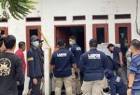 1767352060199-puslabfor-olah-tkp-di-lokasi-3-orang-sekeluarga-ditemukan-tewas-di-tanjung-priok-jakut-1767347123796_43