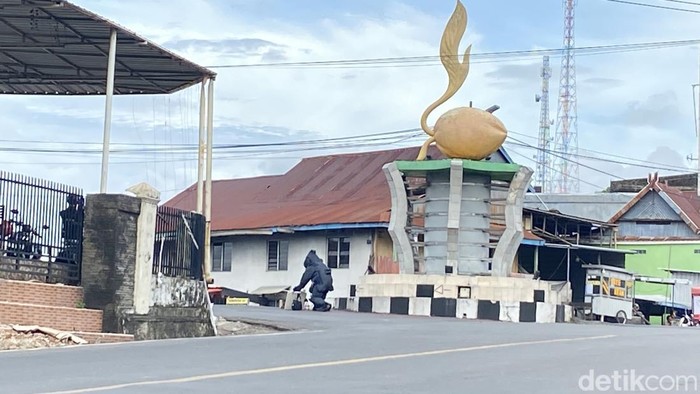 1767395086923-tim-gegana-diturunkan-mengamankan-ransel-mencurigakan-di-tugu-tunas-kelapa-parepare-1767343688782_169