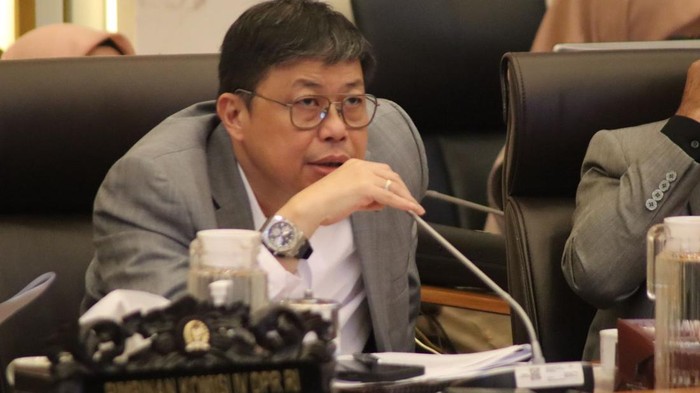 1767416778212-wakil-ketua-komisi-iv-dpr-alex-indra-lukman-dok-istimewaalex-indra-1741317786581_169