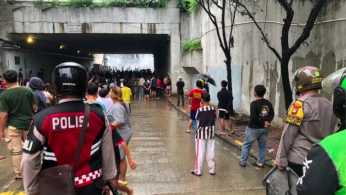 1767416789741-tawuran-antarwarga-kembali-terjadi-di-underpass-manggarai-jakarta-selatan-jaksel-tawuran-telah-dibubarkan-kepolisian-dok-polre-1767350864815_169