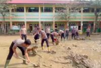 1767438488701-polri-menunjukkan-komitmen-dalam-pemulihan-pascabencana-dengan-membantu-pembersihan-fasilitas-pendidikan-terdampak-banjir-di-k-1767438042630_169