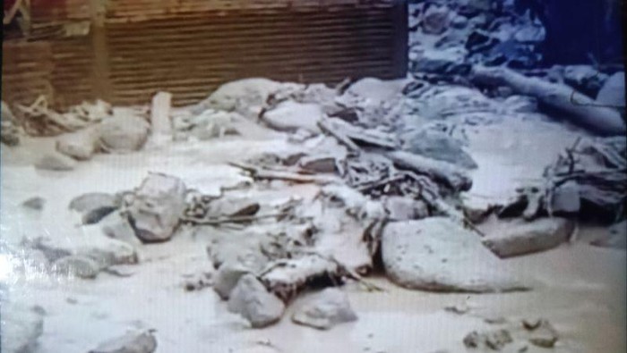 1767589644726-banjir-bandang-melanda-jorong-pasar-nagari-maninjau-kecamatan-tanjung-raya-kabupaten-agam-kamis-25122025-1766668880896_169