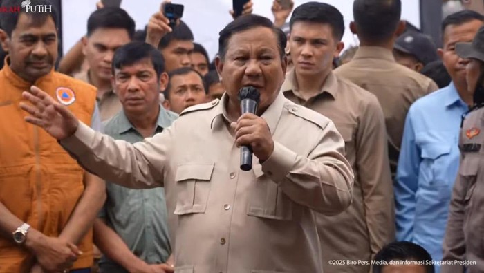 1767719128460-teks-foto-presiden-prabowo-saat-mengunjungi-aceh-tamiang-foto-dok-sekretariat-presiden-1765512957523_169