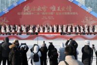 1767805536332-potret-puluhan-pasangan-menikah-di-tengah-suhu-ekstrem-1767772107074_169