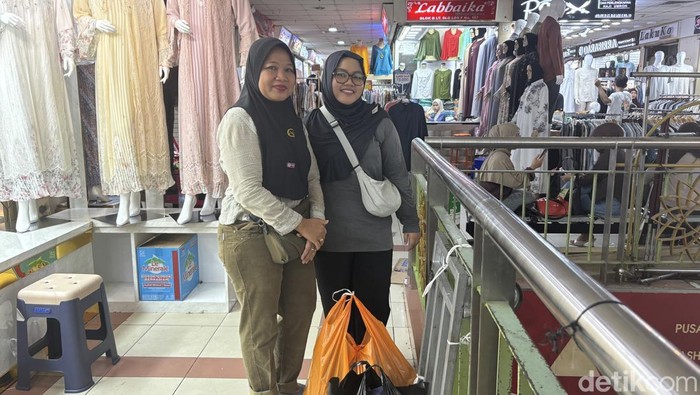 1767805549240-warga-asal-jakarta-utara-tini-52-bersama-keluarganya-rachma-indiradetikcom-1767797213542_169