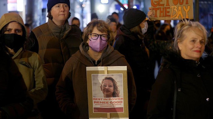 1767870343397-petugas-imigrasi-as-tembak-mati-seorang-perempuan-di-jalan-raya-demo-dan-kecaman-bermunculan-apa-yang-diketahui-sejauh-ini-1767869579516