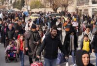 1767978339358-warga-sipil-mengungsi-saat-bentrokan-kembali-pecah-di-aleppo-1767947117877_169