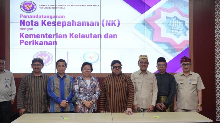 1768043123167-badan-penyelenggara-jaminan-produk-halal-bpjph-menjalin-kerja-sama-dengan-kementerian-kelautan-dan-perikanan-kkp-dan-enam-lemb-1768042614416_169