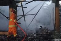 1768172677366-rumah-warga-tulungagung-dibakar-kekasih-1768108620234_169