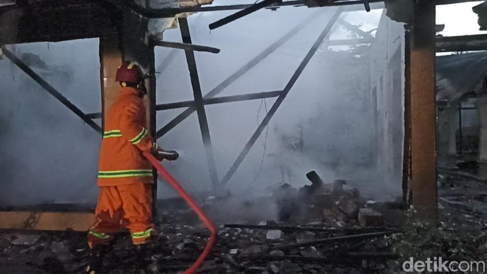 1768172677366-rumah-warga-tulungagung-dibakar-kekasih-1768108620234_169