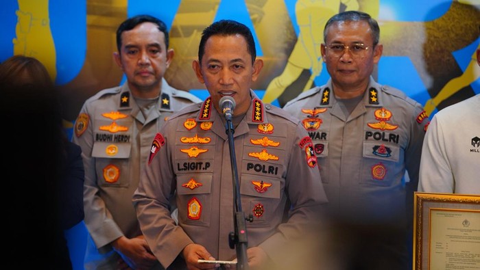 1768496743639-kapolri-jenderal-listyo-sigit-prabowo-memberikan-pengharaan-untuk-peraih-medali-sea-games-1768489625822_169
