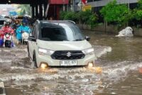 1769058351201-banjir-di-depan-pasar-cipulir-jaksel-pukul-1015-wib-dok-tmc-polda-metro-jaya-1769056735273_169