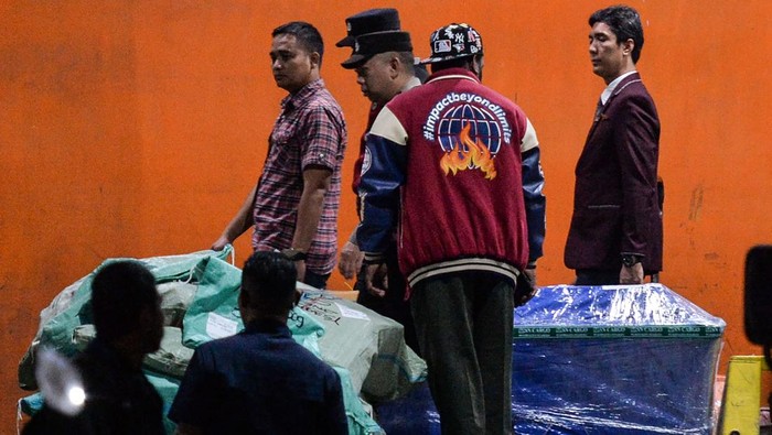 1769058357927-jenazah-pramugari-pesawat-atr-42-500-tiba-di-bandara-soetta-1769053748761_169