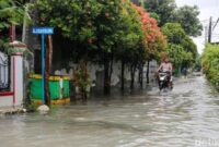 1769079969370-banjir-kembali-rendam-komplek-wali-kota-sukapura-aktivitas-warga-lumpuh-1769076421695_169