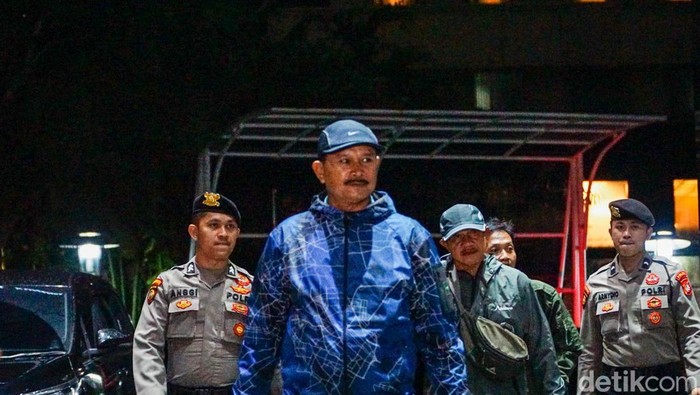 1769079977082-potret-wali-kota-madiun-maidi-tiba-di-kpk-usai-terjaring-ott-1768840473315_169