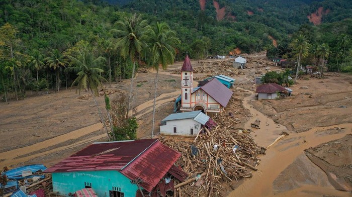 1769101520925-hutanabolon-terputus-ancaman-bencana-susulan-masih-membayangi-warga-1765161758291_169