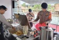 1769144742678-dapur-lapangan-brimob-polda-metro-hadir-melayani-warga-terdampak-banjir-di-cikarang-utara-kabupaten-bekasi-1769143424727_169