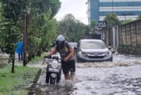 1769144743906-banjir-di-jakarta-barat-taufiqdetikcom-1769142999233_169