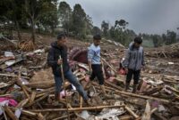 1769252759922-evakuasi-korban-bencana-tanah-longsor-di-cisarua-1769242240360_169