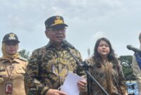 1769403957505-gubernur-dki-jakarta-pramono-anung-meninjau-pengerukan-kali-sepak-jakarta-barat-pramono-menyampaikan-kemungkinan-hujan-akan-tu-1769402412641_169