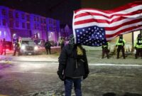 1769533567652-protes-operasi-imigrasi-massa-kepung-hotel-pejabat-border-patrol-di-minneapolis-1769489910788_169